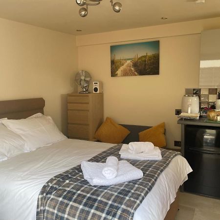 Auntie Bett'S - Cosy Double Ensuite Room With Mini Kitchen 金斯布里奇 外观 照片