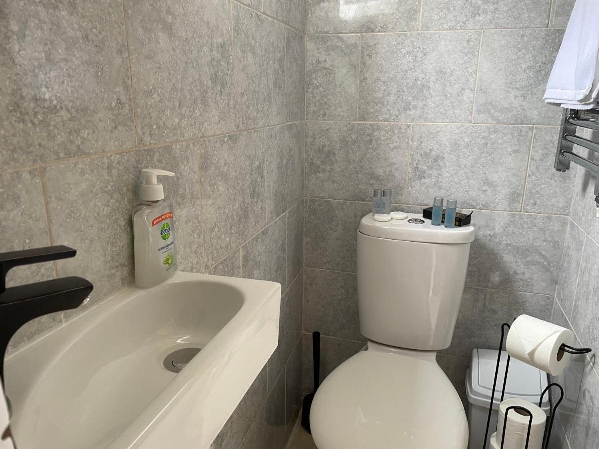 Auntie Bett'S - Cosy Double Ensuite Room With Mini Kitchen 金斯布里奇 外观 照片