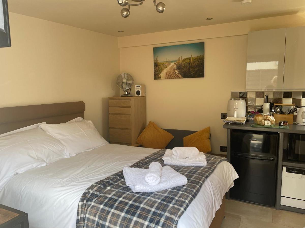 Auntie Bett'S - Cosy Double Ensuite Room With Mini Kitchen 金斯布里奇 外观 照片