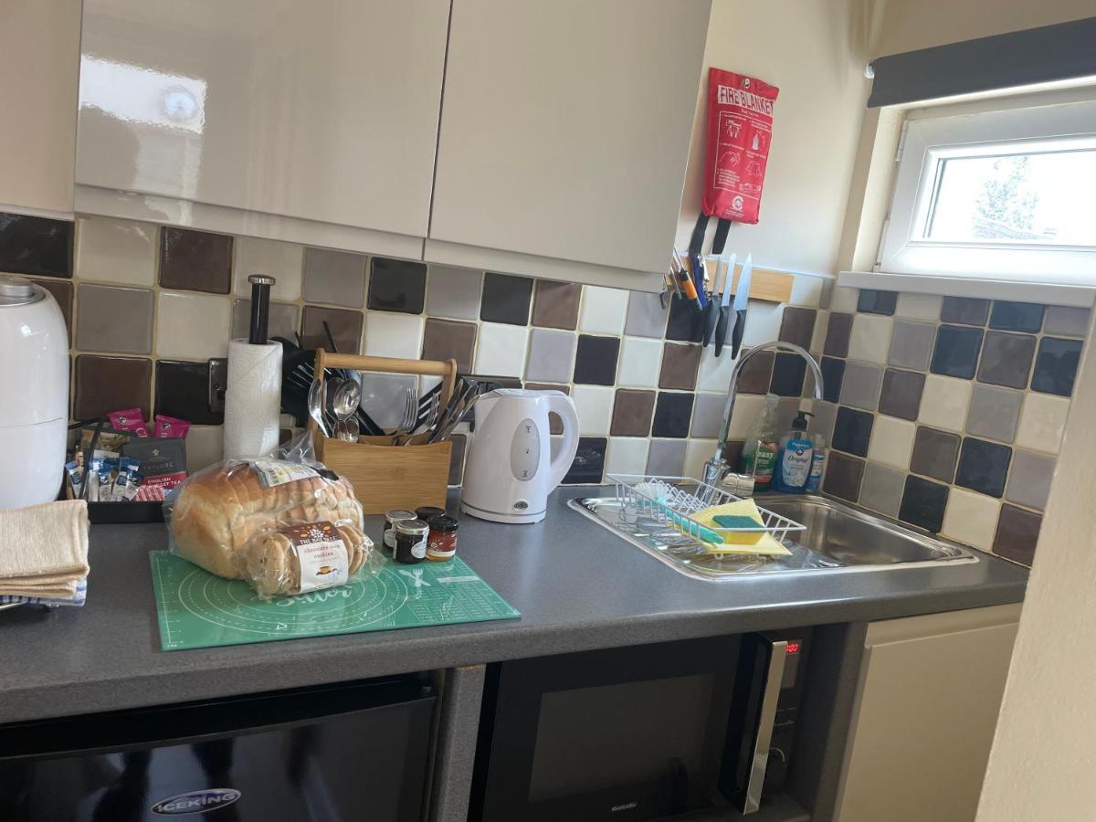 Auntie Bett'S - Cosy Double Ensuite Room With Mini Kitchen 金斯布里奇 外观 照片