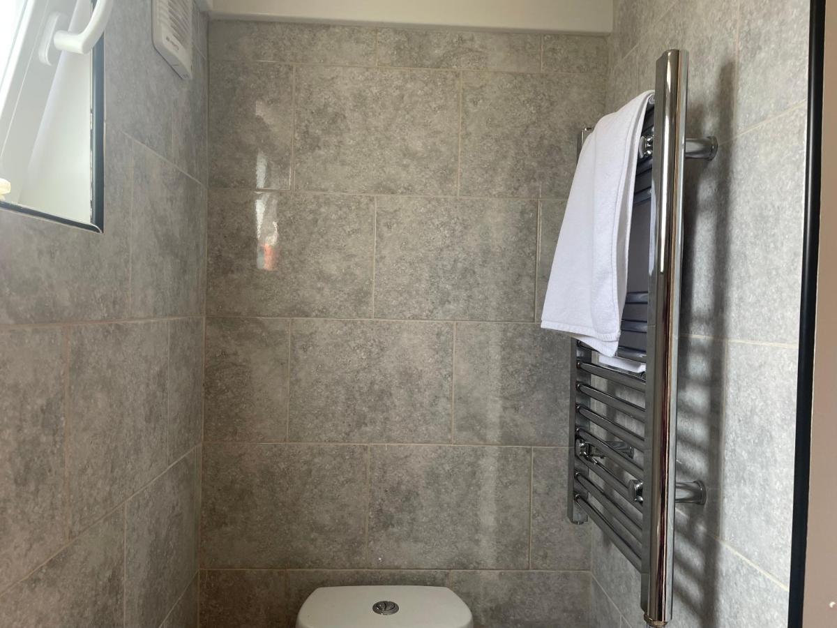 Auntie Bett'S - Cosy Double Ensuite Room With Mini Kitchen 金斯布里奇 外观 照片