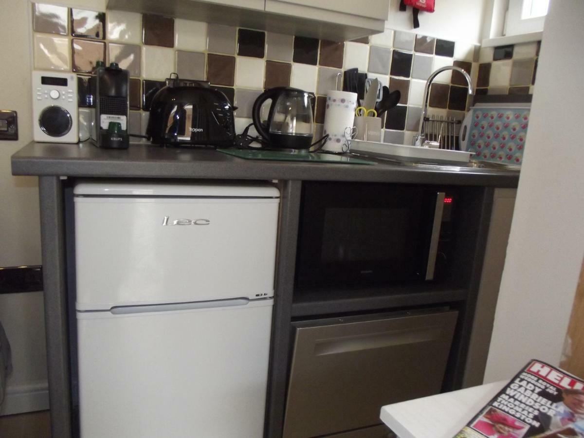 Auntie Bett'S - Cosy Double Ensuite Room With Mini Kitchen 金斯布里奇 外观 照片